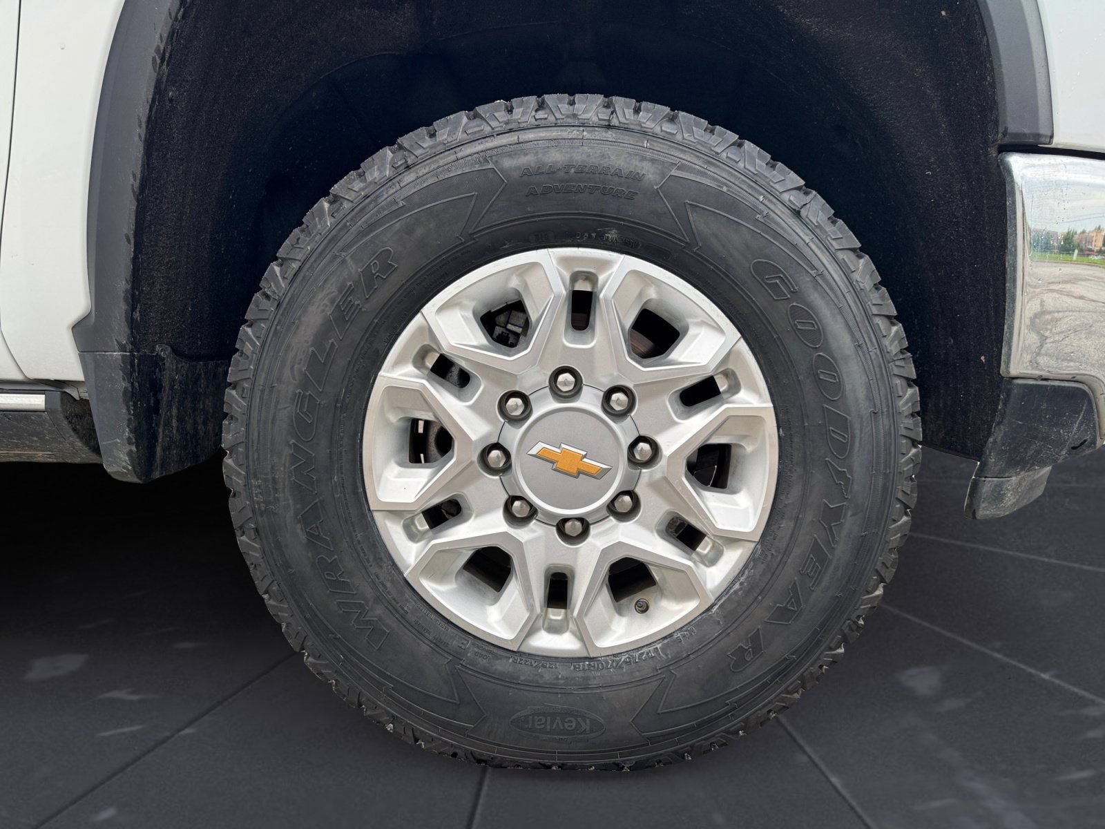 Used 2024 Chevrolet Silverado 2500 LTZ w/ LTZ Convenience Package AWD/4WD image 14