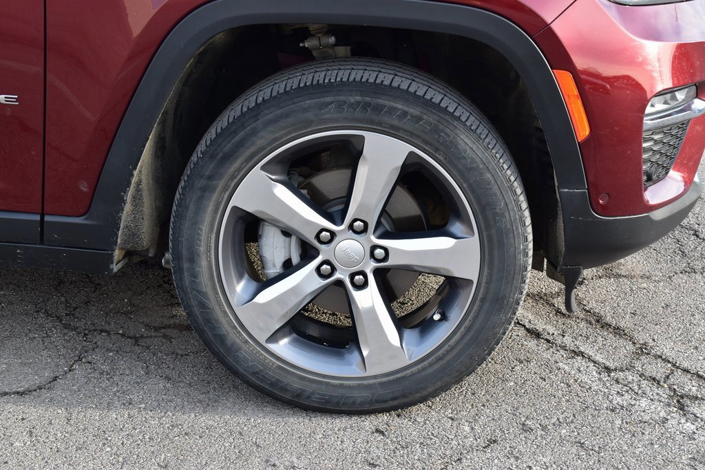 Used 2022 Jeep Grand Cherokee Limited w/ Luxury Tech Group II image 5