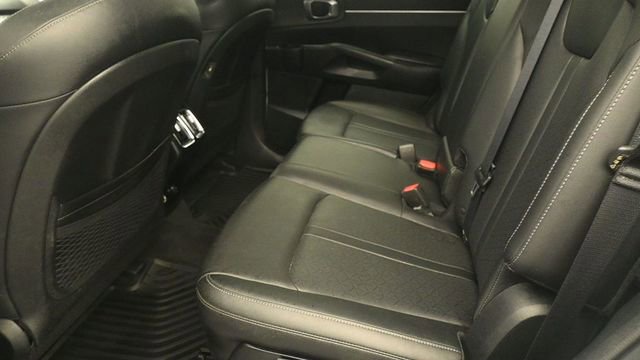 Used 2022 Kia Sorento S w/ Panoramic Sunroof Package FWD image 10