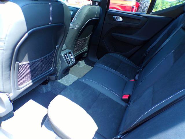 Used 2025 Volvo XC40 B5 Plus AWD/4WD image 18
