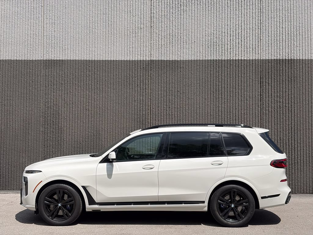 Used 2023 BMW X7 xDrive40i w/ M Sport Package AWD/4WD image 5