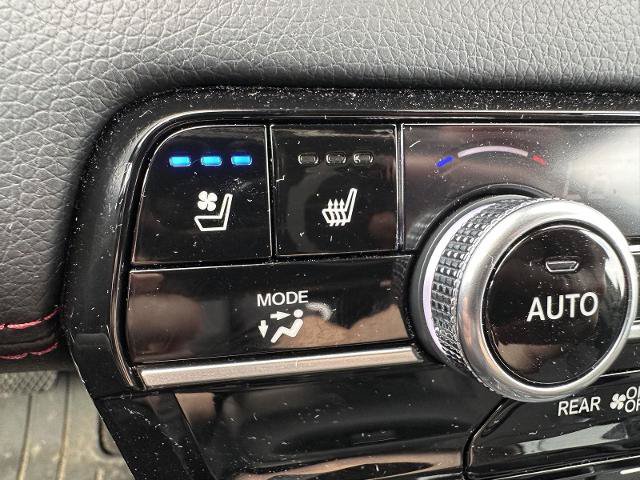 Used 2025 Honda Pilot Black Edition image 33