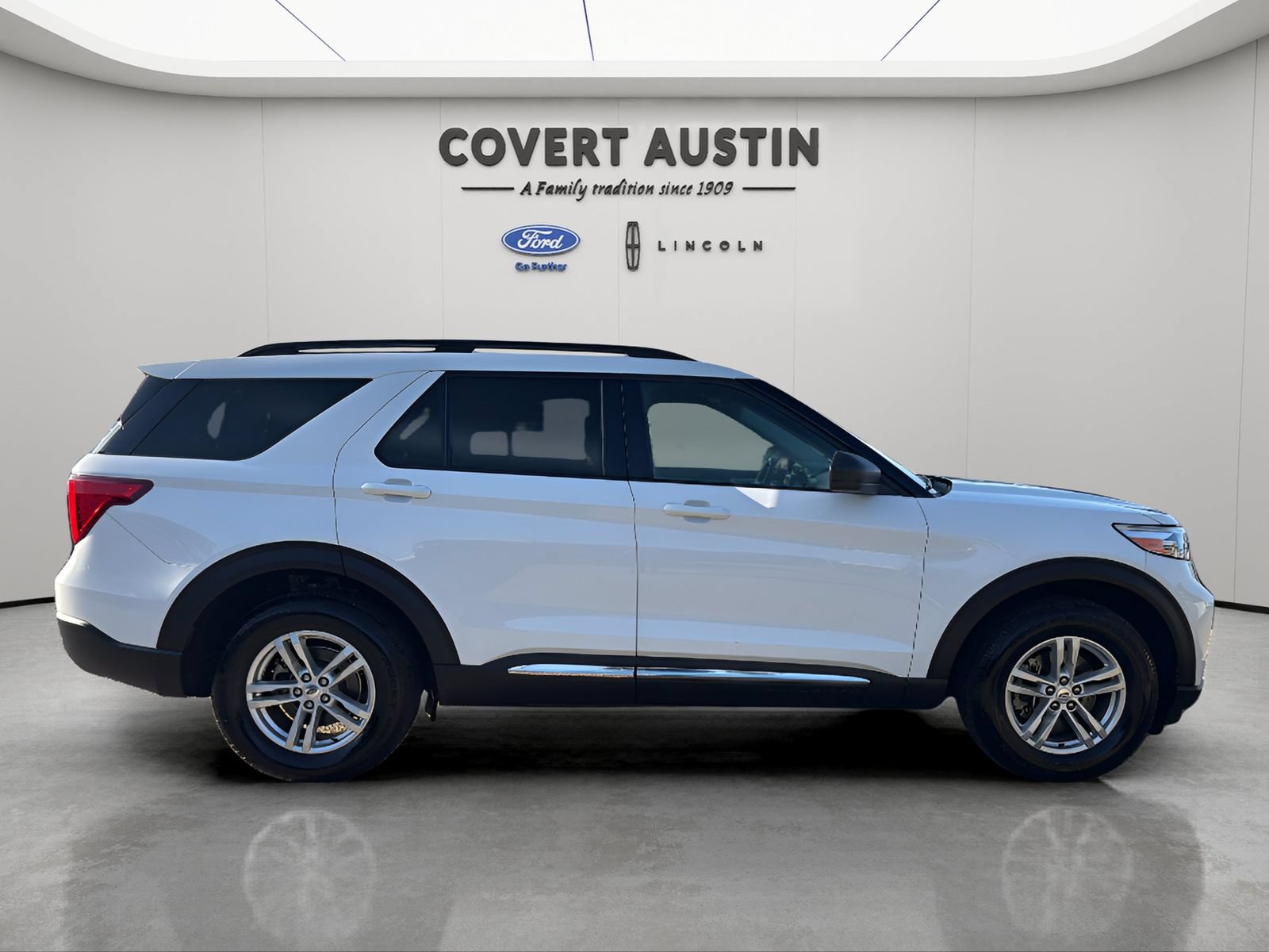Certified 2023 Ford Explorer XLT w/ Equipment Group 202A AWD/4WD image 5