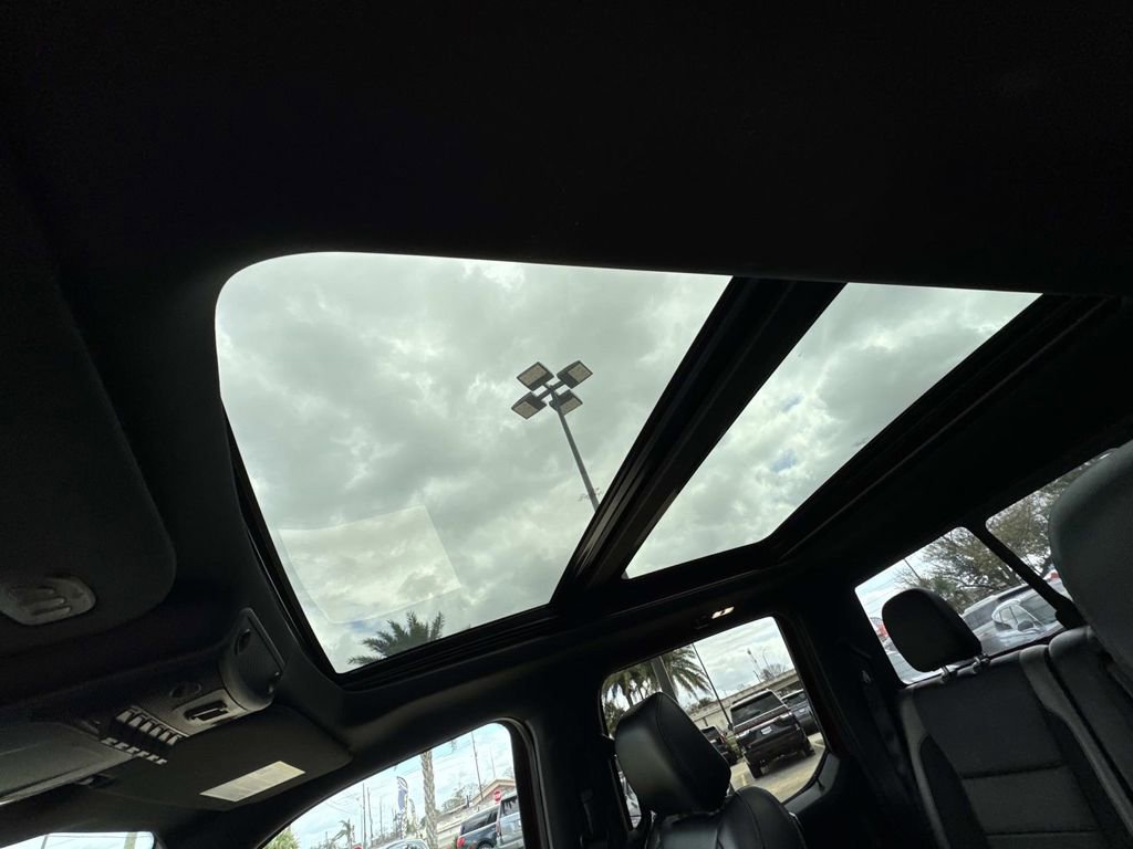 Certified 2019 Ford F150 Raptor w/ Equipment Group 802A Luxury image 29