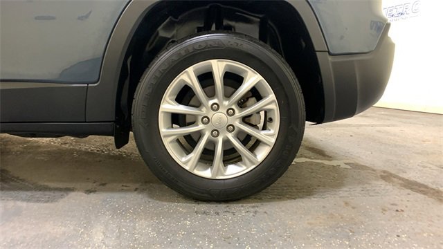 Used 2020 Jeep Cherokee Latitude w/ Cold Weather Group image 19