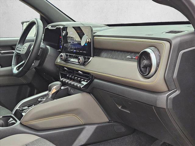 Used 2024 Chevrolet Colorado ZR2 w/ Technology Package AWD/4WD image 18