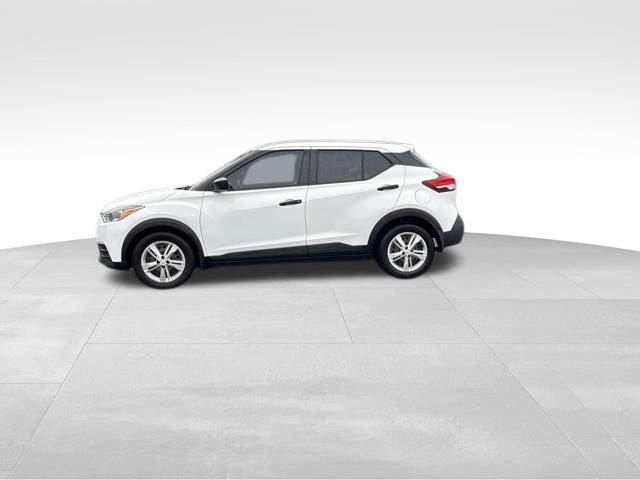 Used 2020 Nissan Kicks S image 2