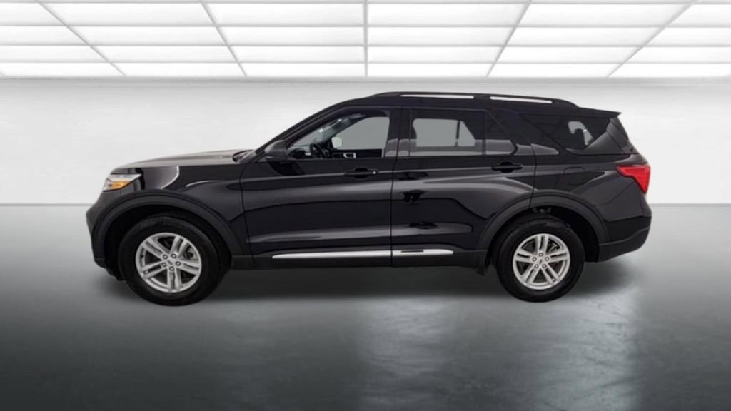 Certified 2024 Ford Explorer XLT w/ Equipment Group 202A AWD/4WD image 4