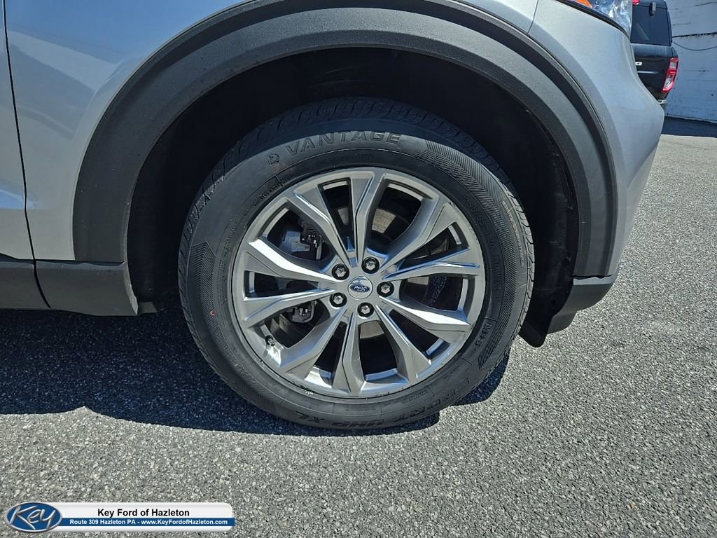 Certified 2023 Ford Explorer XLT w/ Equipment Group 202A AWD/4WD image 25