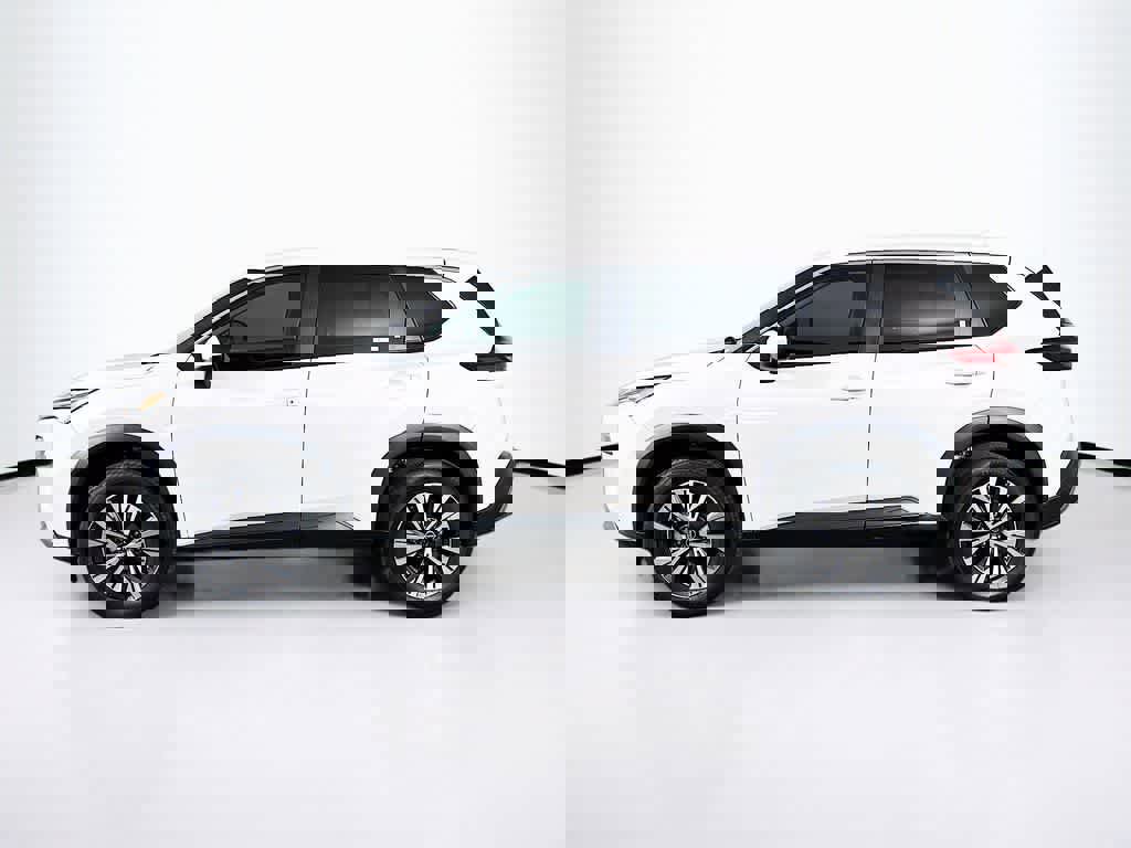 Used 2022 Nissan Rogue SV image 2