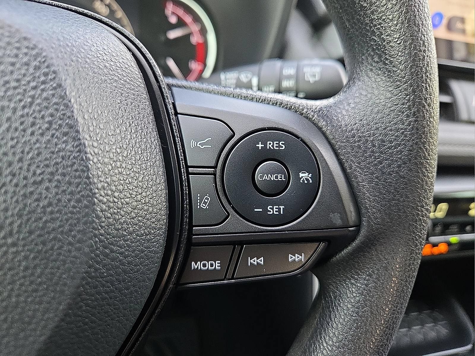 Used 2023 Toyota RAV4 XLE w/ Convenience Package FWD image 21