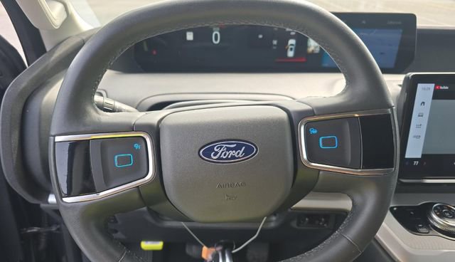 Certified 2025 Ford Expedition Active AWD/4WD image 6