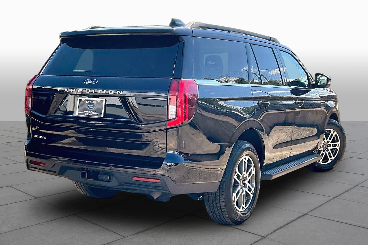 Certified 2025 Ford Expedition Active RWD image 7