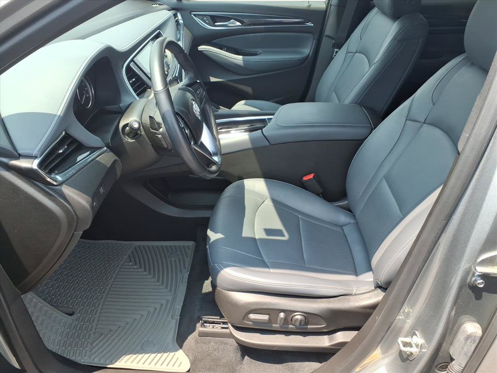 Used 2023 Buick Enclave Essence w/ Sport Touring Edition FWD image 5