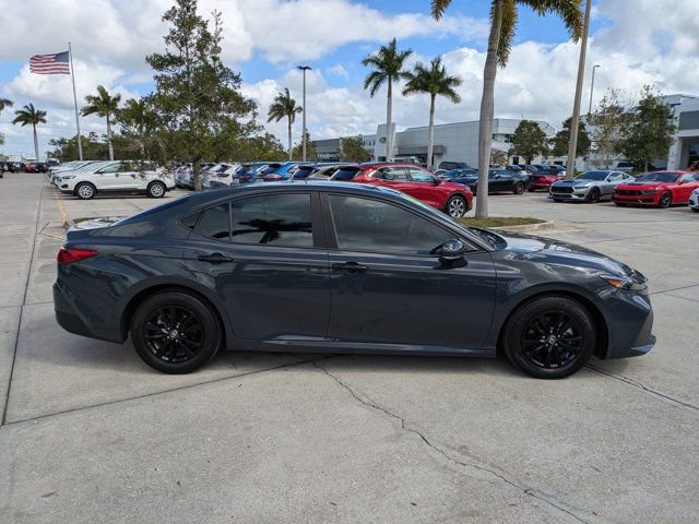 Used 2025 Toyota Camry LE image 5