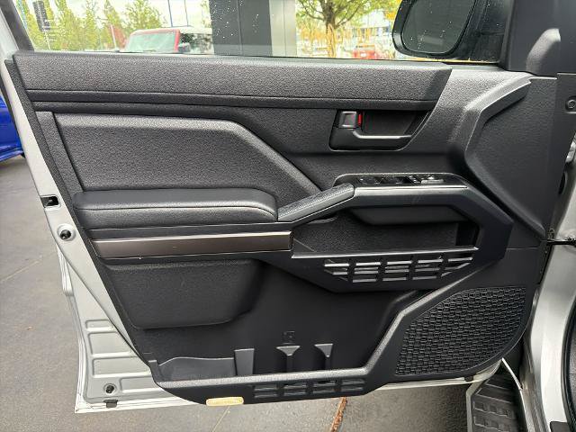 Used 2025 Toyota 4Runner SR5 AWD/4WD image 15