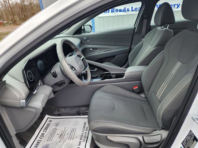 Used 2025 Hyundai Elantra SEL FWD image 12