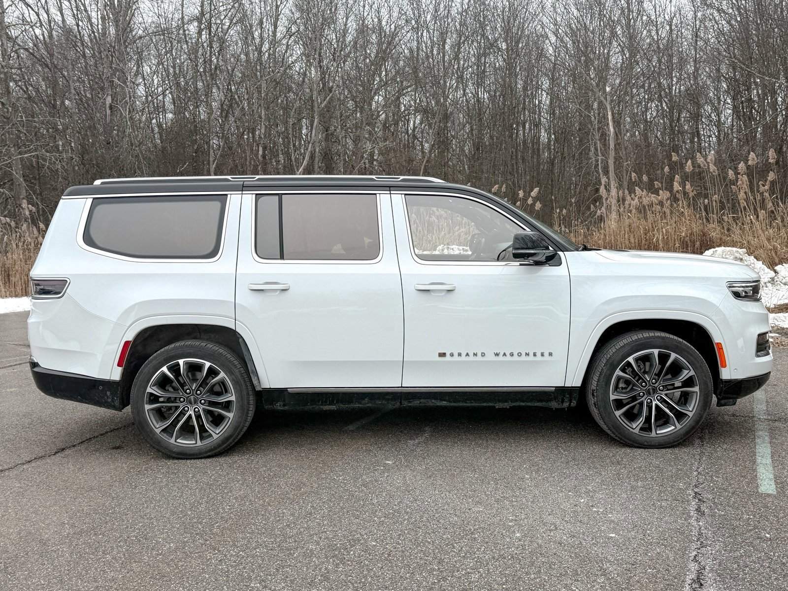 Used 2023 Jeep Grand Wagoneer Series III image 2