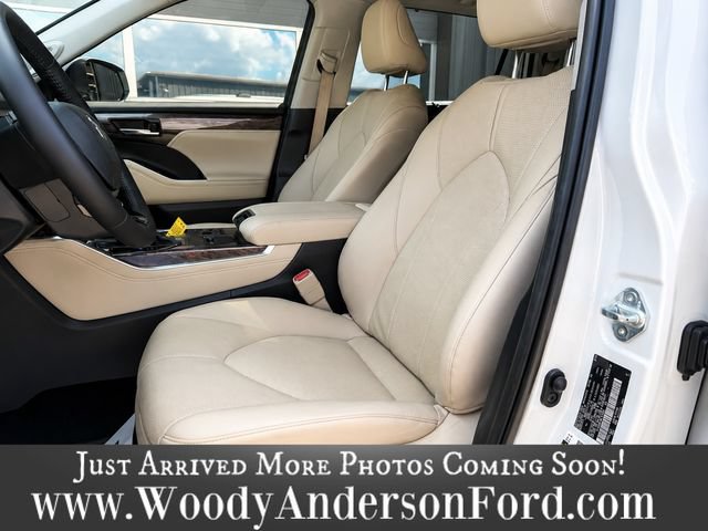 Used 2024 Toyota Highlander Limited AWD/4WD image 10