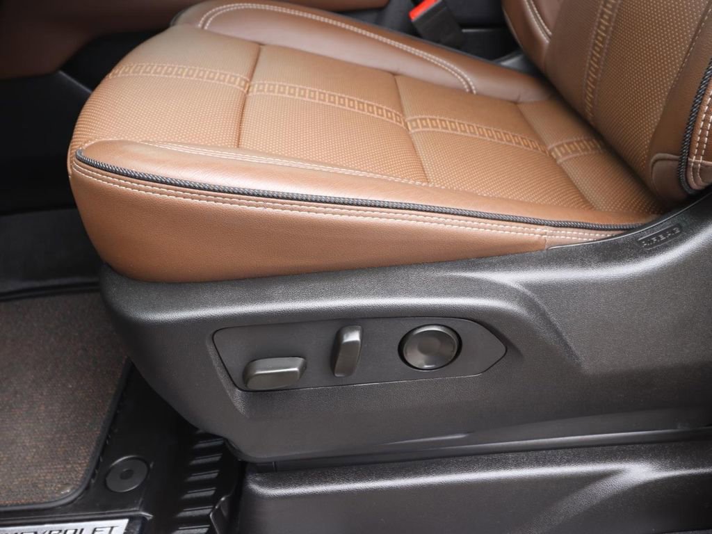 Used 2025 Chevrolet Tahoe High Country image 19