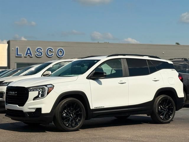 Used 2024 GMC Terrain SLE w/ Driver Convenience Package