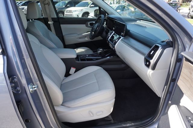 Used 2023 Kia Sorento EX w/ Panoramic Sunroof Package FWD image 8