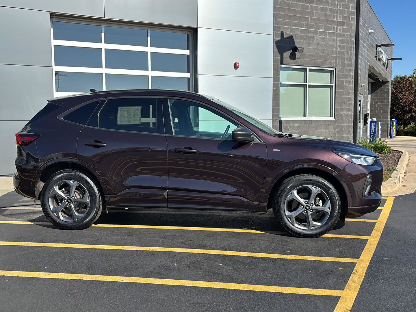 Certified 2023 Ford Escape ST-Line w/ Tech Pack #1 AWD/4WD image 4
