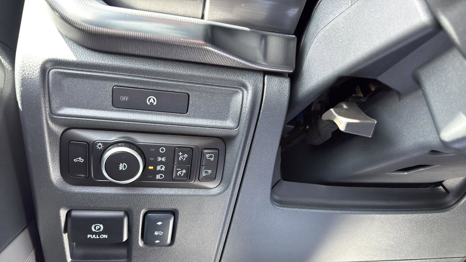 Certified 2025 Ford F150 Lariat w/ Equipment Group 501A Mid image 18