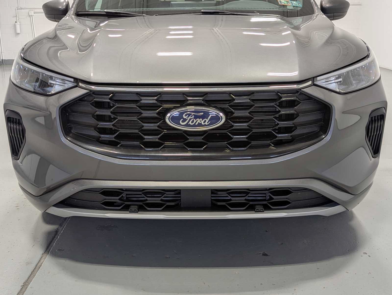 Certified 2023 Ford Escape ST-Line w/ Tech Pack #1 AWD/4WD image 2