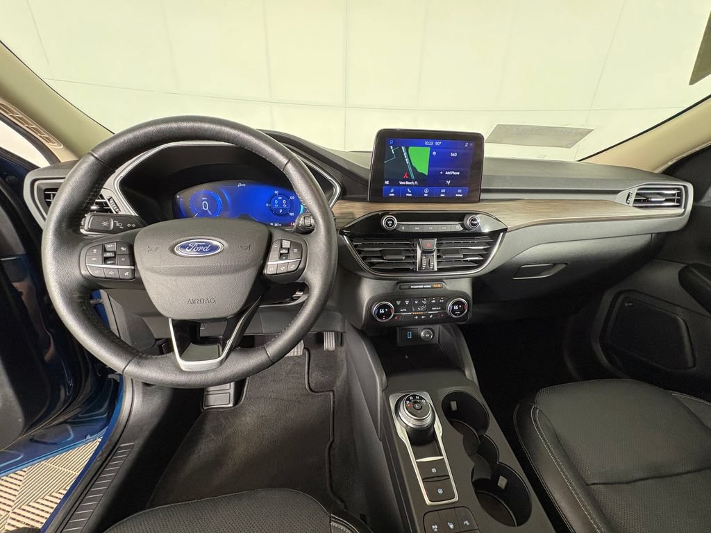 Certified 2020 Ford Escape Titanium w/ Titanium Premium Package 2.0 AWD/4WD image 5