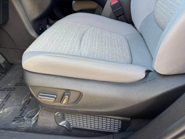 Used 2025 Toyota Sienna LE AWD/4WD image 15