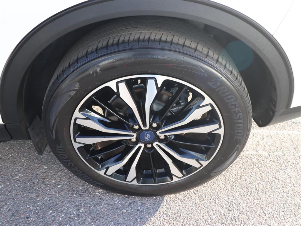 Certified 2022 Ford Escape SE w/ SE Sport Appearance Package image 21