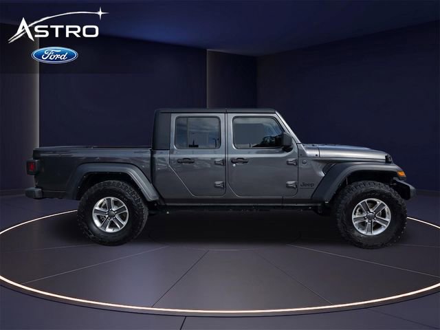 Used 2024 Jeep Gladiator Sport AWD/4WD image 2
