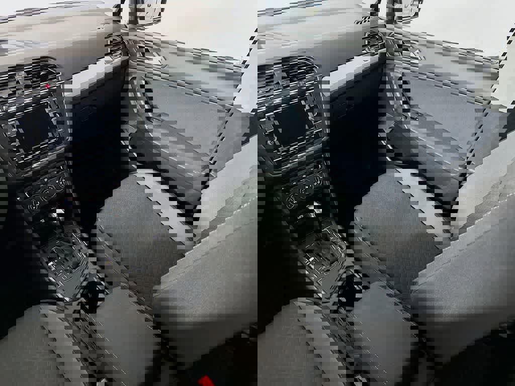 Used 2020 Volkswagen Tiguan S image 14