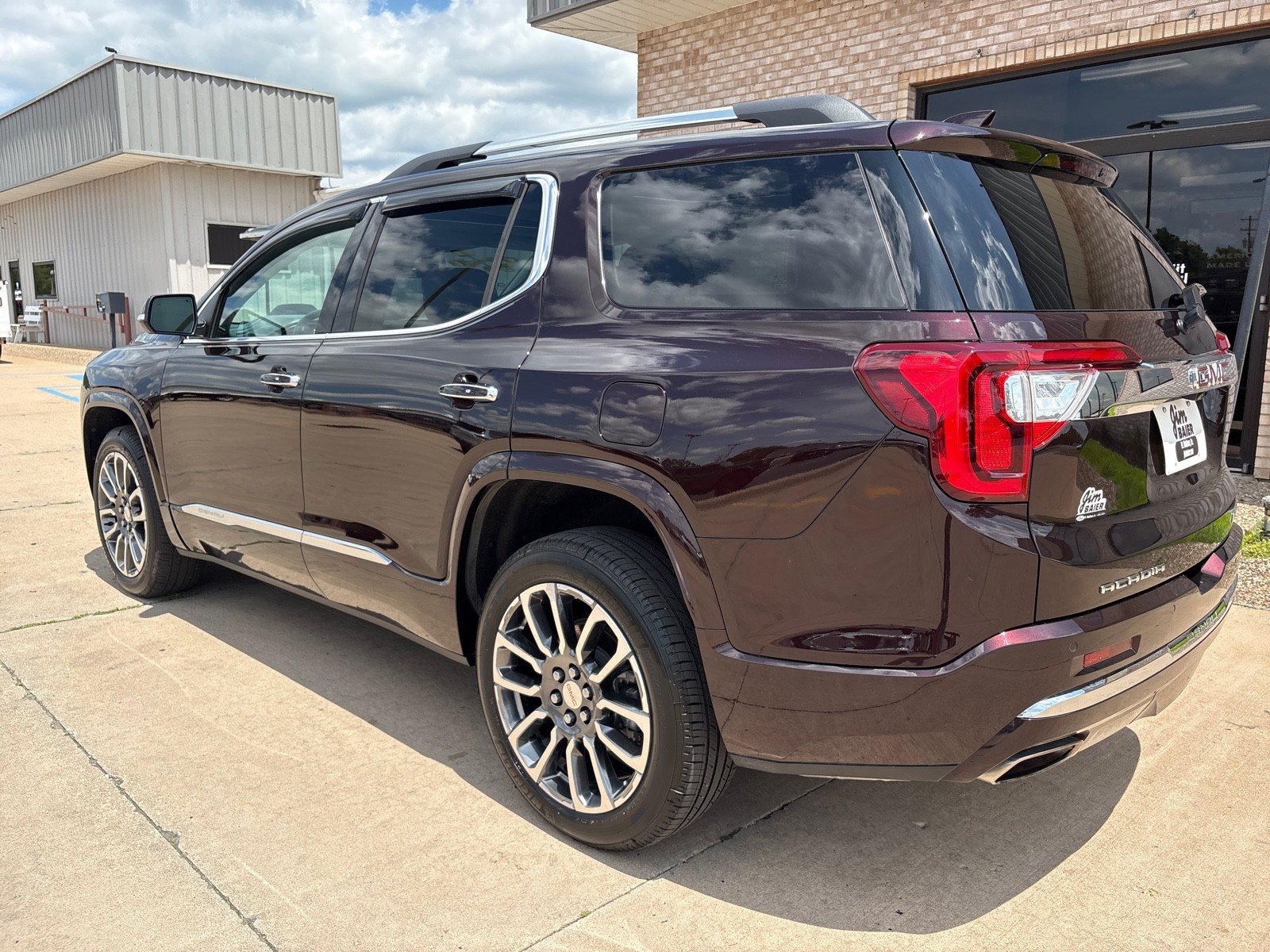 Used 2020 GMC Acadia Denali w/ Technology Package AWD/4WD image 14