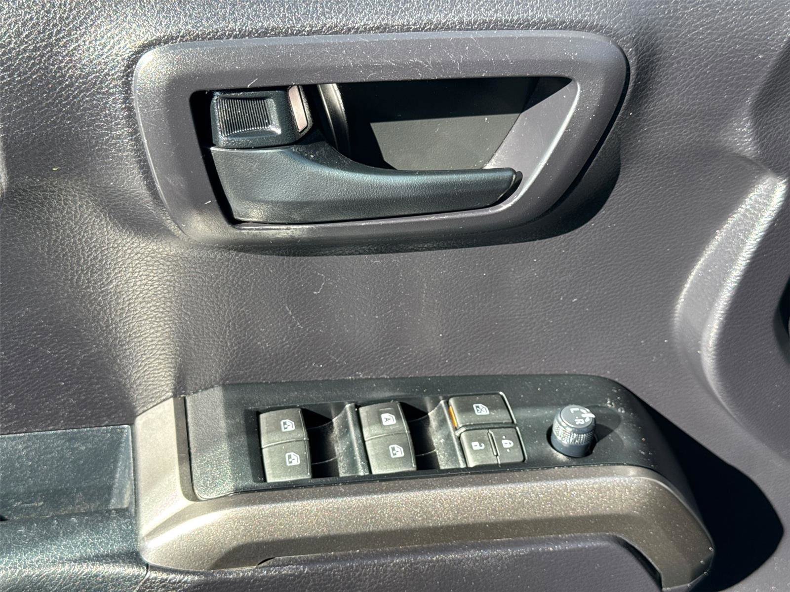 Used 2020 Toyota Tacoma SR5 image 29