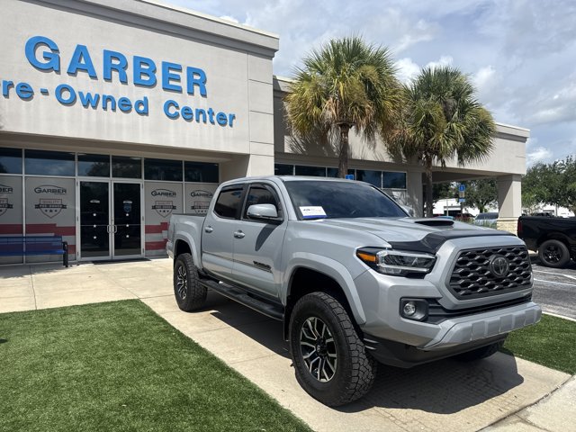 Used 2020 Toyota Tacoma TRD Sport w/ TRD Premium Sport Package AWD/4WD image 3
