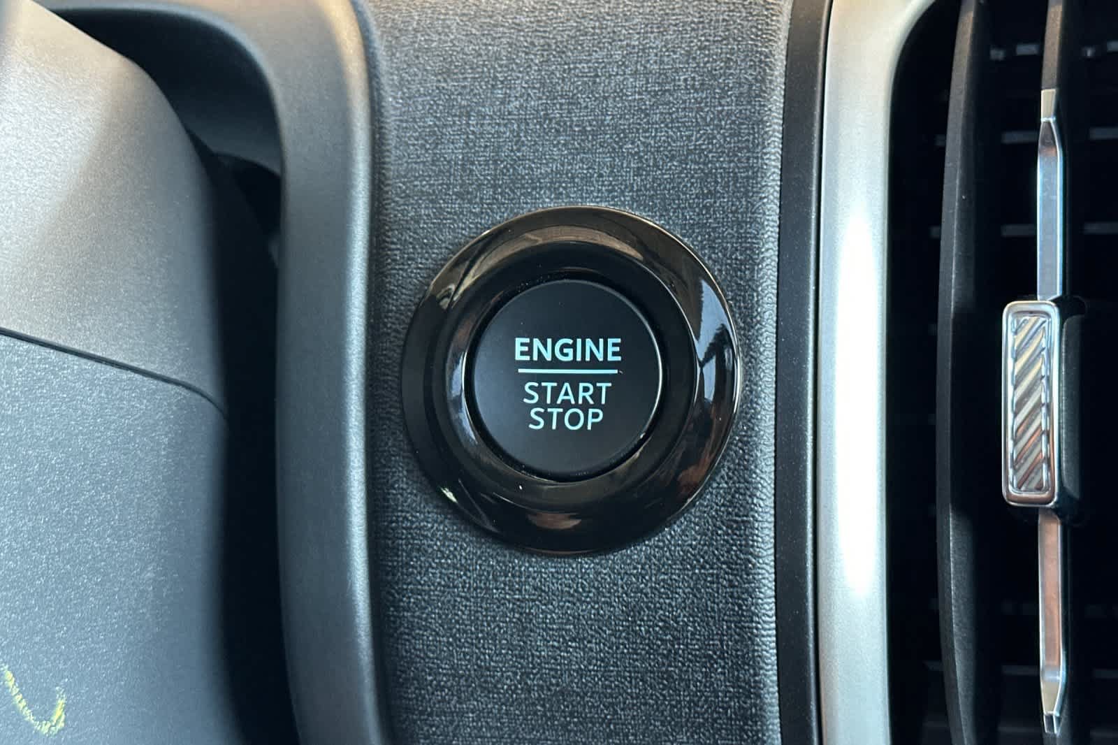 Certified 2025 Ford Expedition Active AWD/4WD image 24