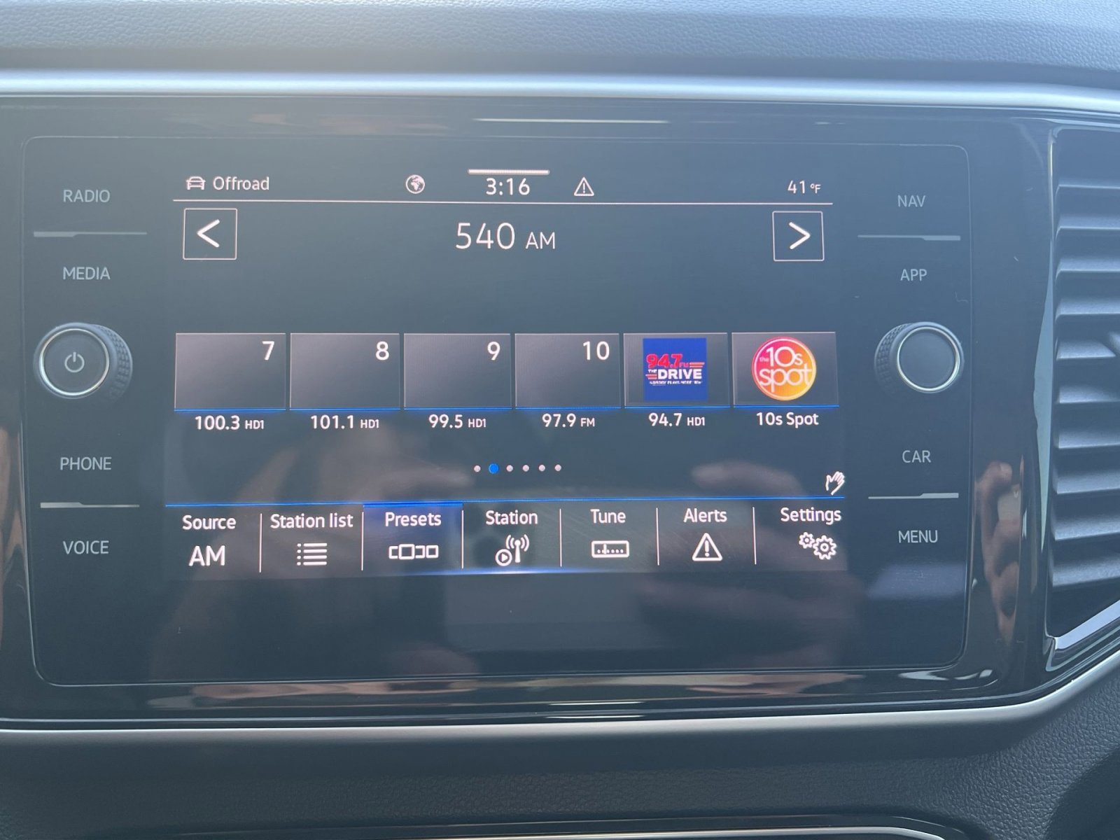 Used 2022 Volkswagen Atlas SEL R-Line image 26