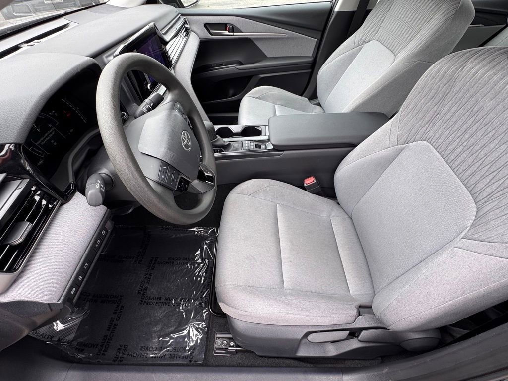 Used 2025 Toyota Camry LE FWD image 17