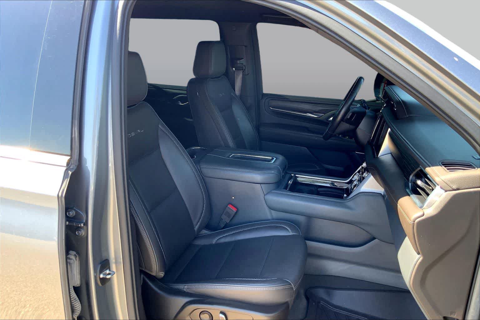 Used 2022 GMC Yukon XL Denali AWD/4WD image 9