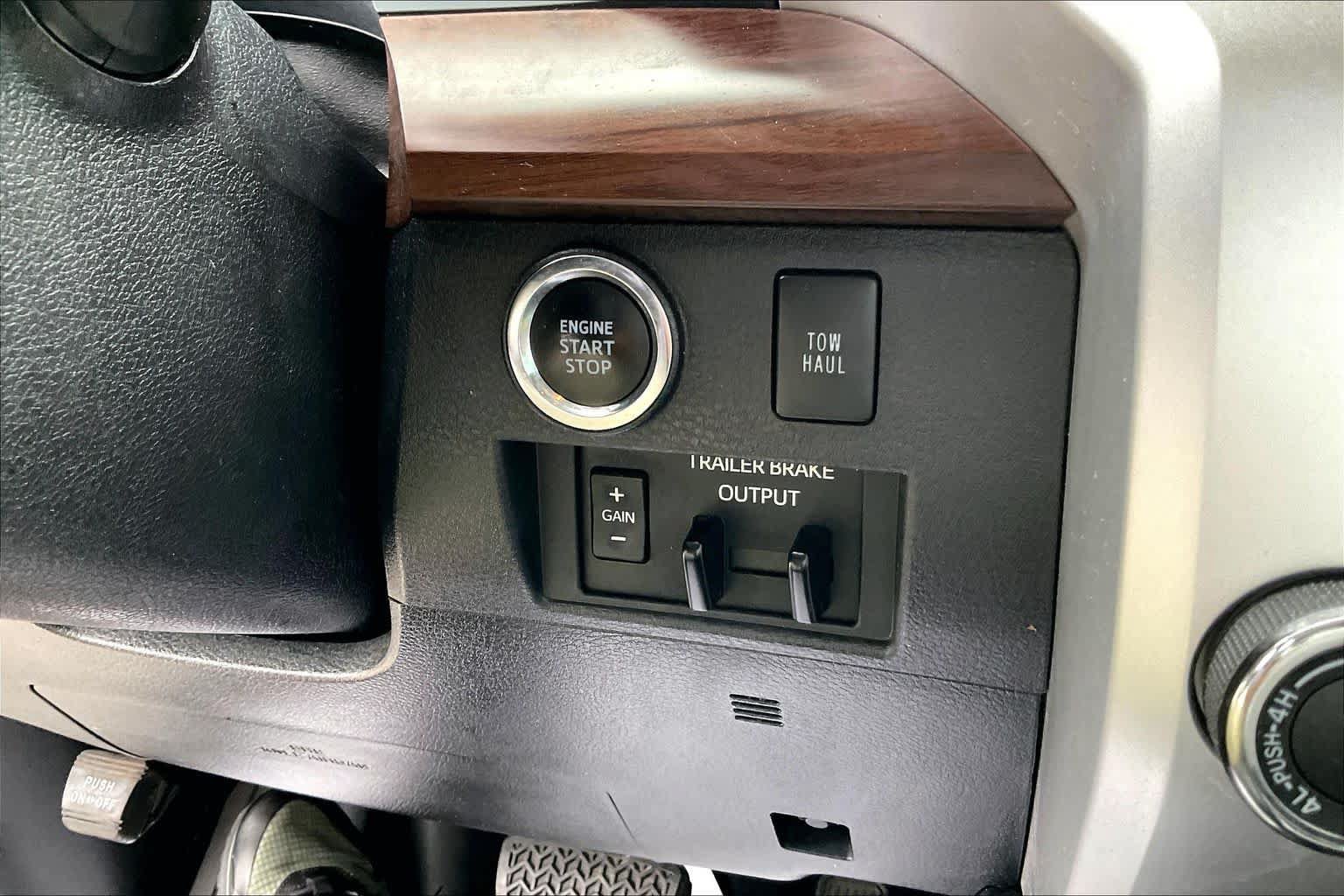 Used 2020 Toyota Tundra Limited w/ Limited Premium Package AWD/4WD image 29