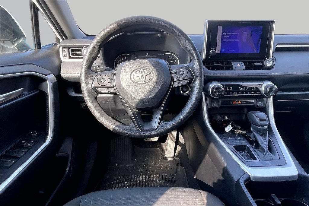 Used 2024 Toyota RAV4 XLE FWD image 5