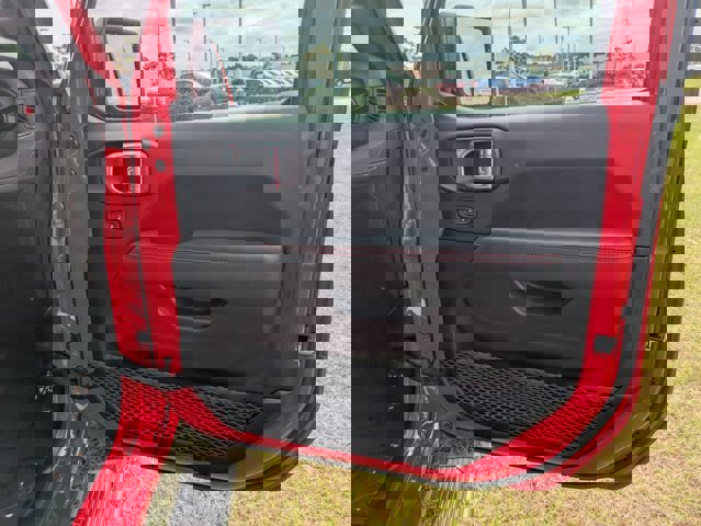 Used 2024 Jeep Wrangler Unlimited Rubicon w/ Technology Group image 31