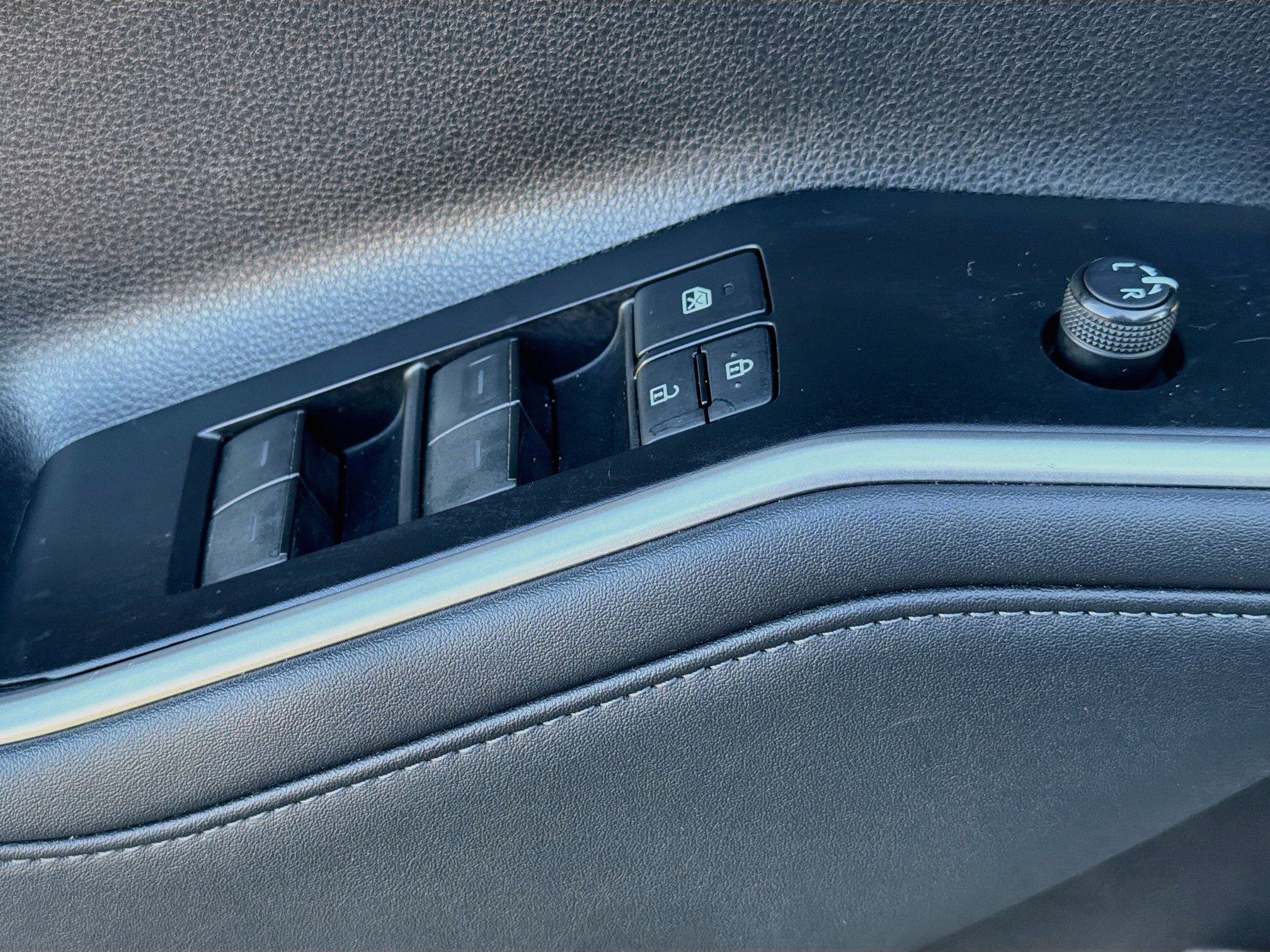 Used 2021 Toyota Highlander L FWD image 17