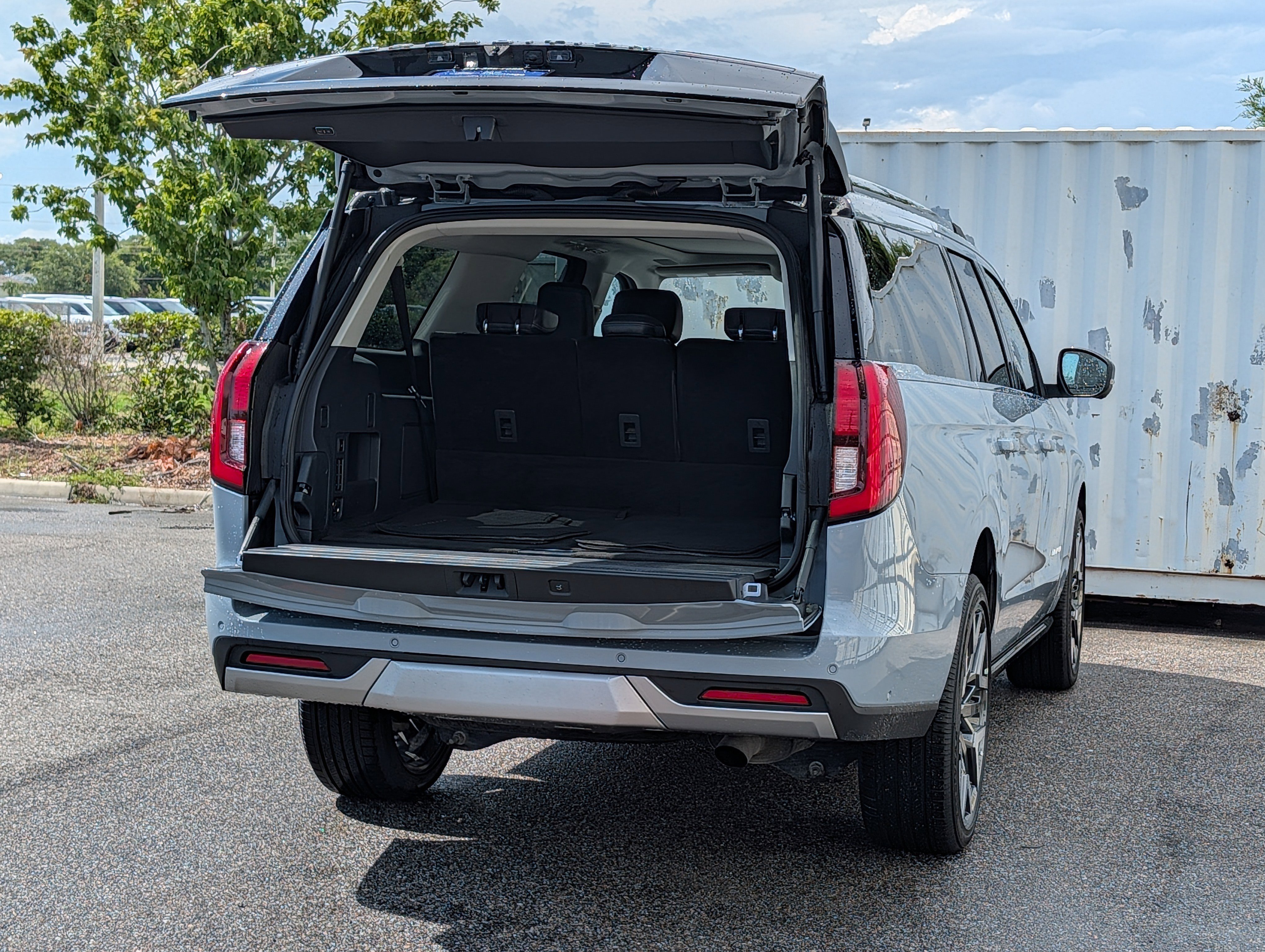 Certified 2025 Ford Expedition Max Platinum w/ Driver's Package AWD/4WD image 14