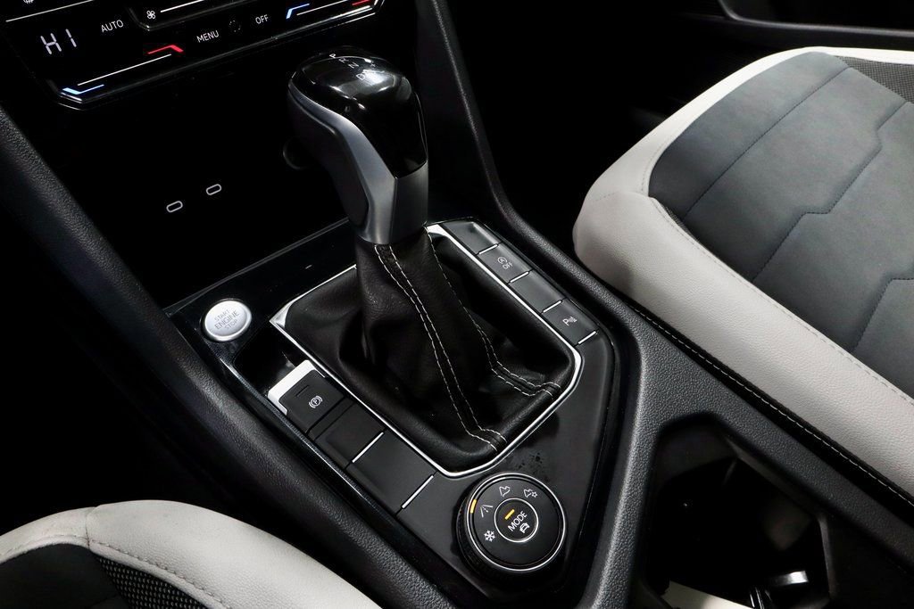 Used 2025 Volkswagen Taos SE image 31