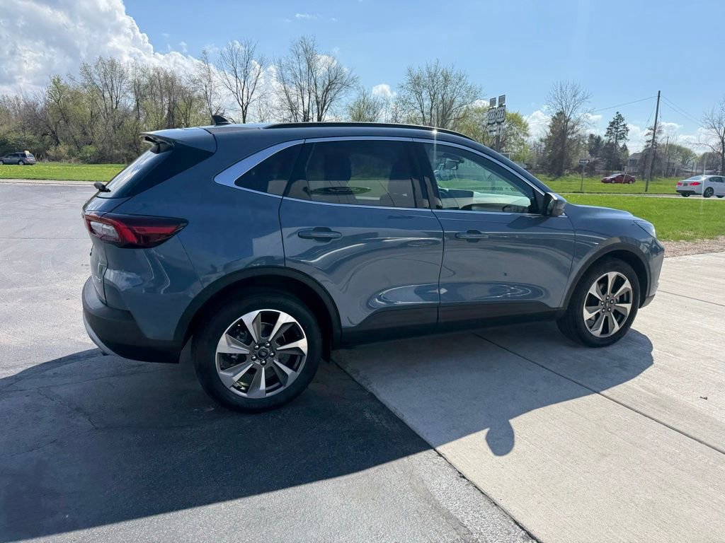 Certified 2023 Ford Escape Platinum image 5