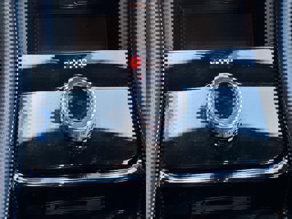 Used 2023 Jeep Grand Cherokee L Laredo image 28