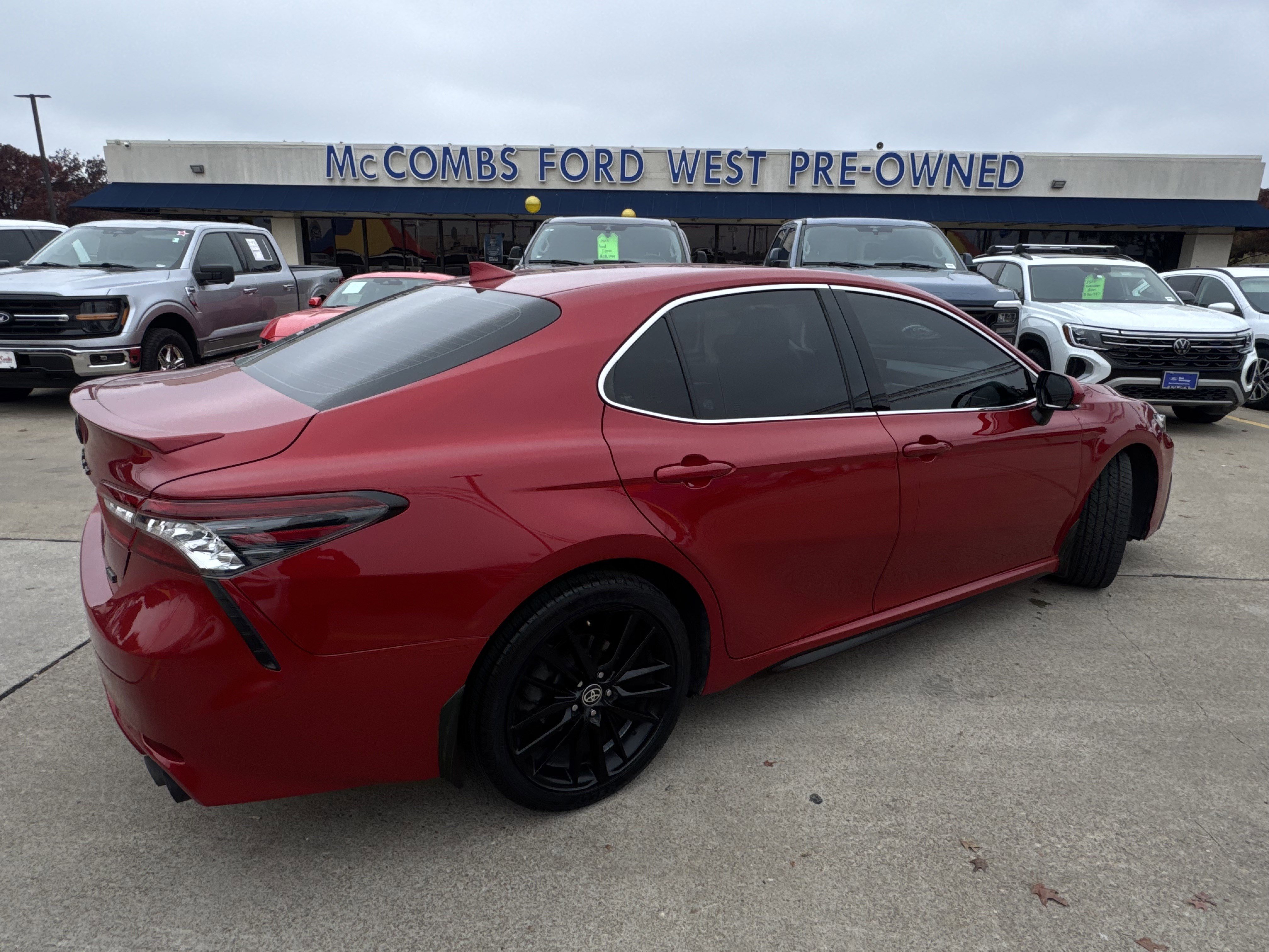 Used 2022 Toyota Camry XSE image 5